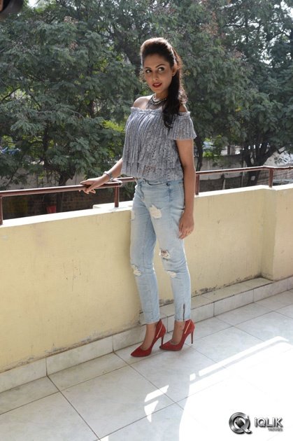 Madhu-Shalini-at-Cheekati-Raajyam-Success-Meet